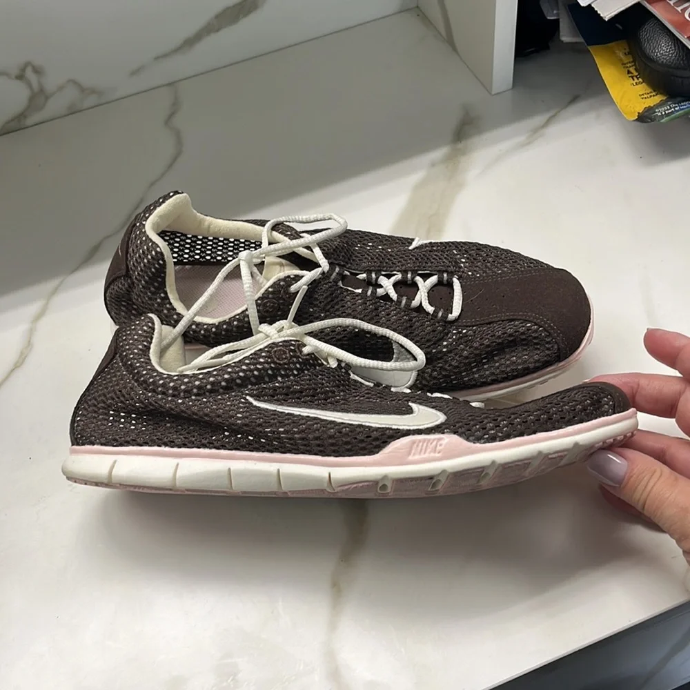 Worn once. Nike brown mesh lightweight sneakers with white swoosh and pink - Picture 2 of 9